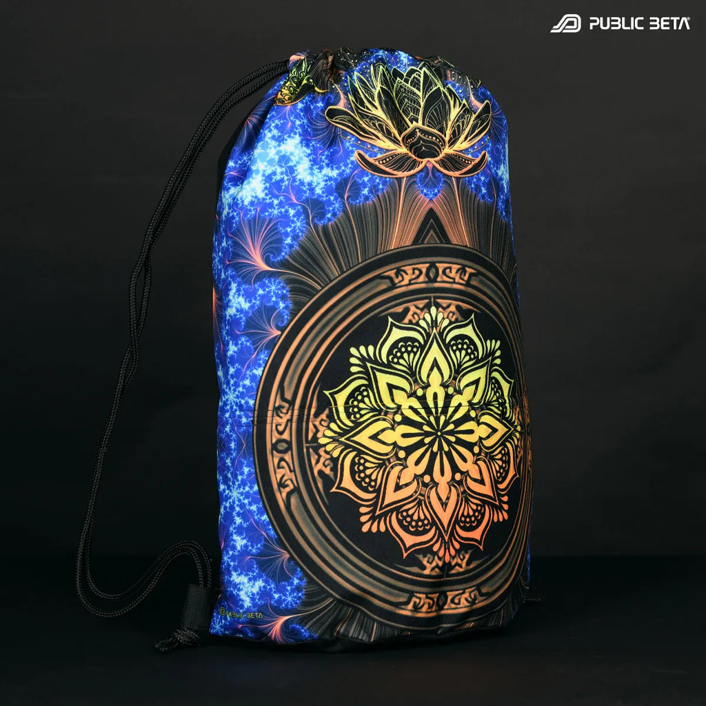 Drawstring bag with uv reactive psychedelic art print