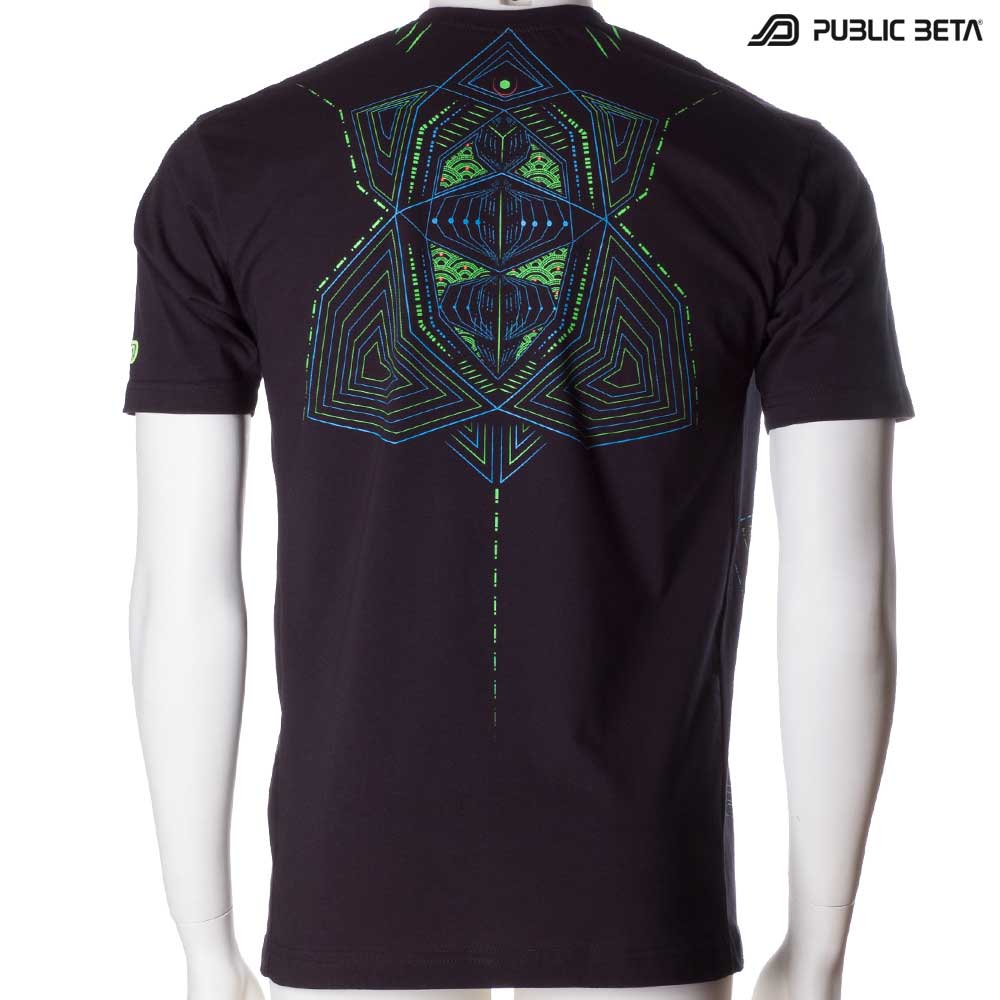 T-shirt with Multidimensional UV-reactive graphics