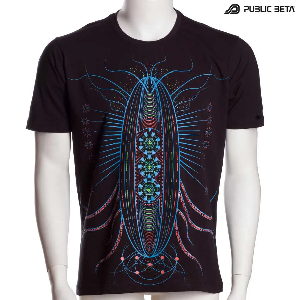 T-shirt with organic UV-reactive graphics 